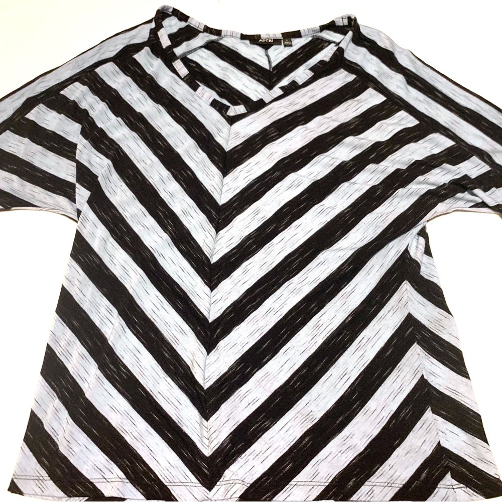 Gray & Black Women’s Top